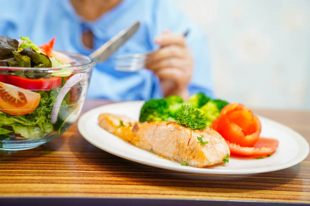 En vieillissant, les personnes âgées perdent souvent l'appétit, la sensation de faim et de soif. Réduire ces risques...pour en savoir plus..
